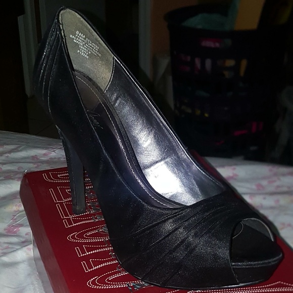 Heels - Picture 2 of 7